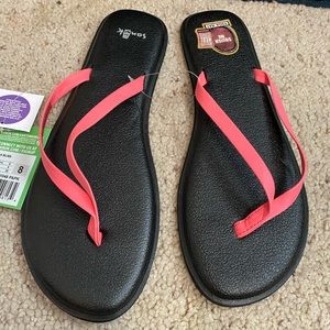 Women’s size 8 Sanuk Sandals. New with tags!